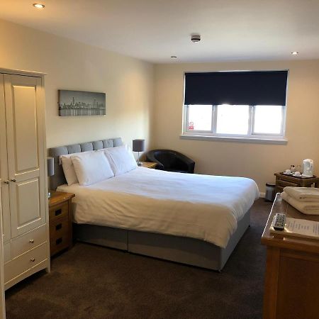 Oyo Douglas Hotel Kilmarnock Bagian luar foto
