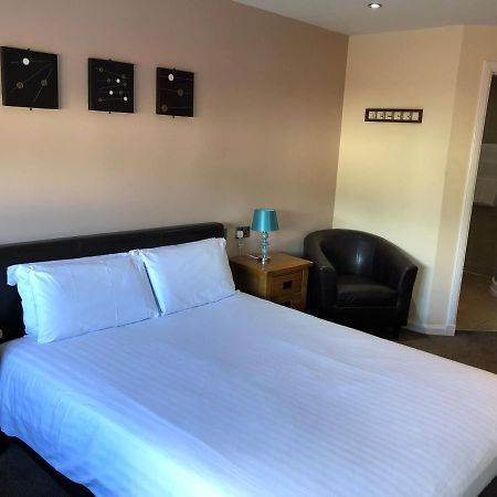 Oyo Douglas Hotel Kilmarnock Bagian luar foto