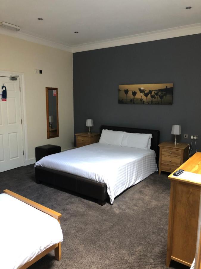 Oyo Douglas Hotel Kilmarnock Bagian luar foto