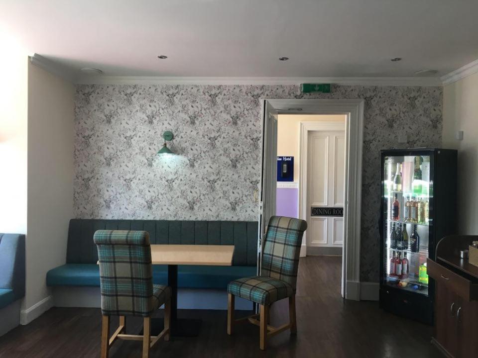 Oyo Douglas Hotel Kilmarnock Bagian luar foto