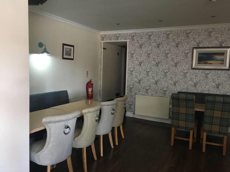 Oyo Douglas Hotel Kilmarnock Bagian luar foto