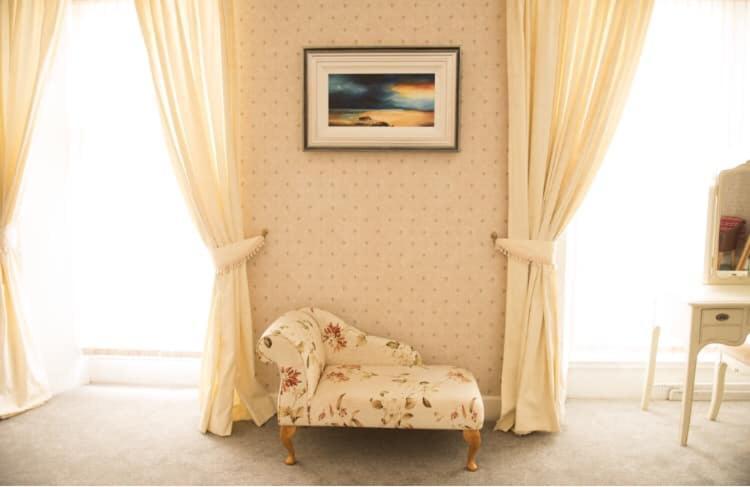 Oyo Douglas Hotel Kilmarnock Bagian luar foto