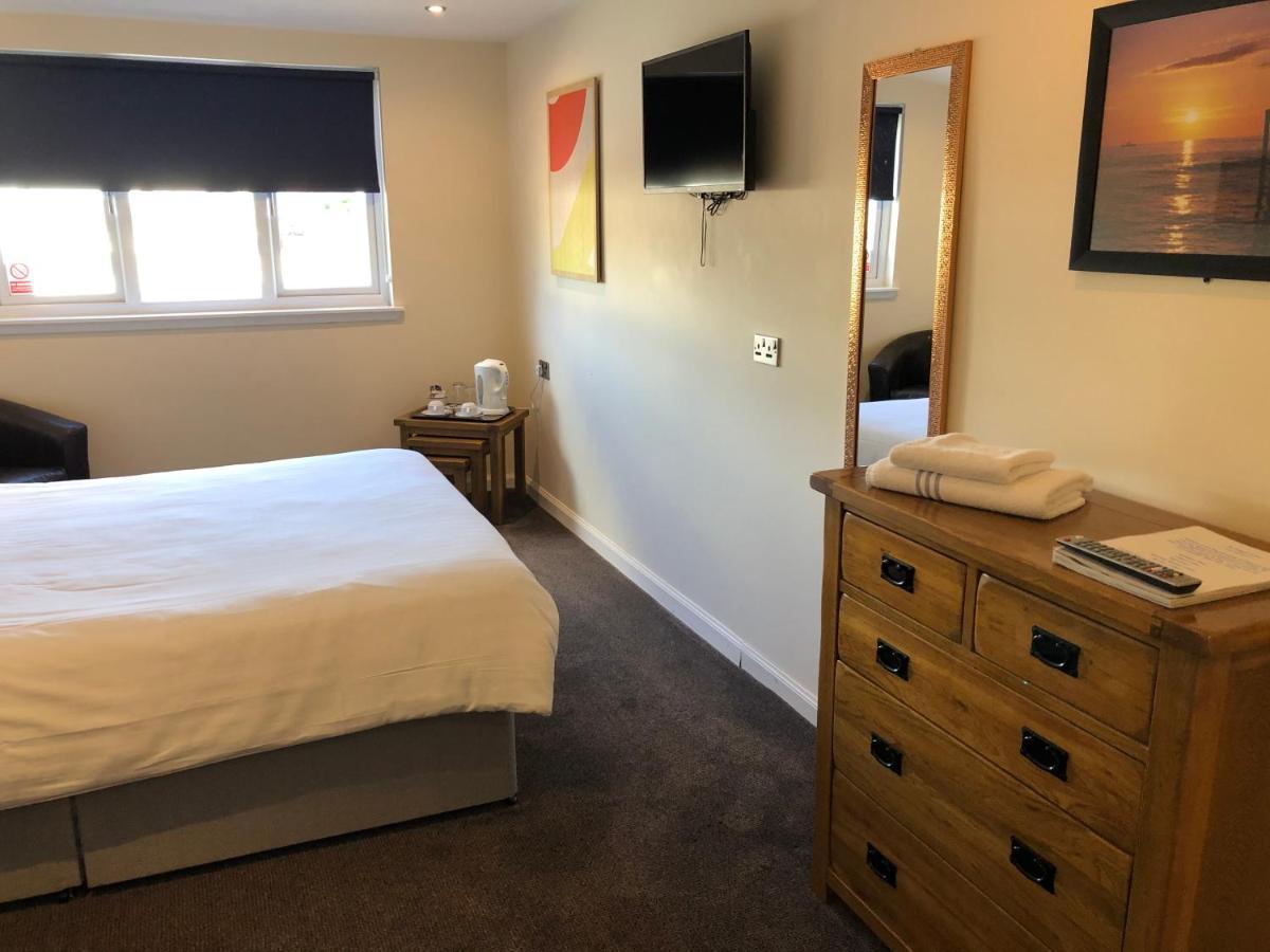 Oyo Douglas Hotel Kilmarnock Bagian luar foto