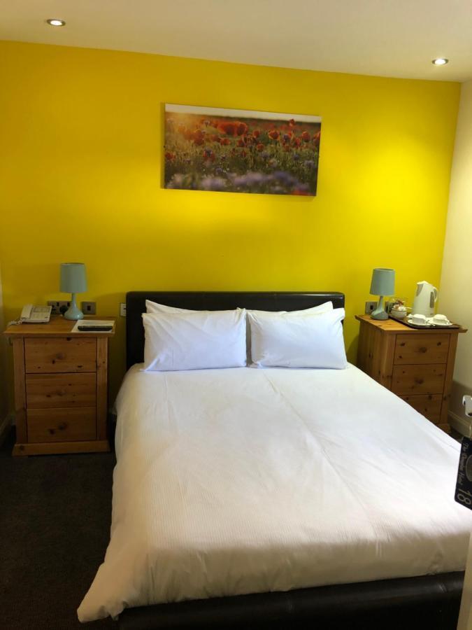 Oyo Douglas Hotel Kilmarnock Bagian luar foto