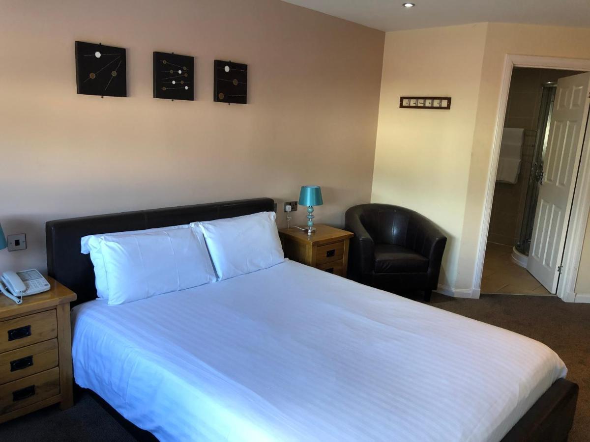 Oyo Douglas Hotel Kilmarnock Bagian luar foto