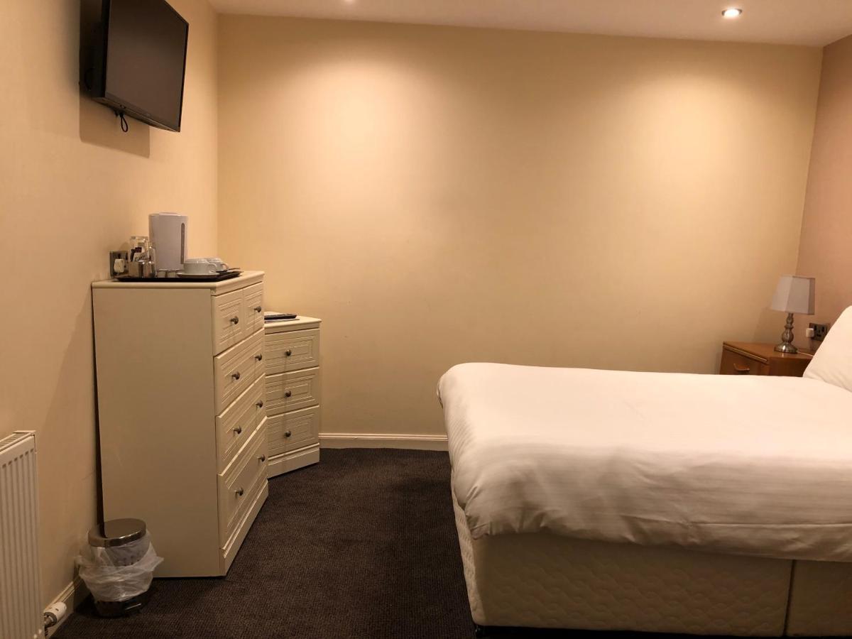 Oyo Douglas Hotel Kilmarnock Bagian luar foto