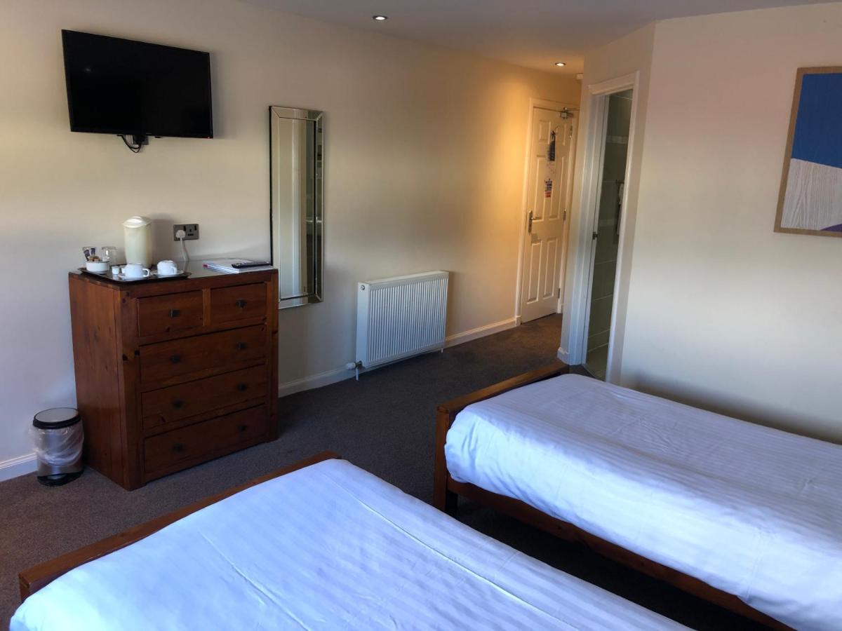 Oyo Douglas Hotel Kilmarnock Bagian luar foto