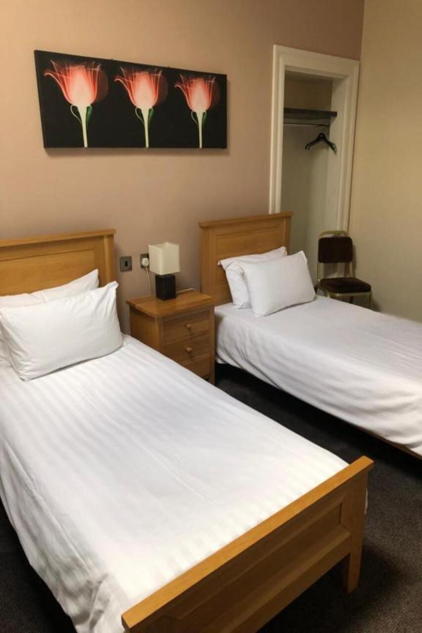 Oyo Douglas Hotel Kilmarnock Bagian luar foto
