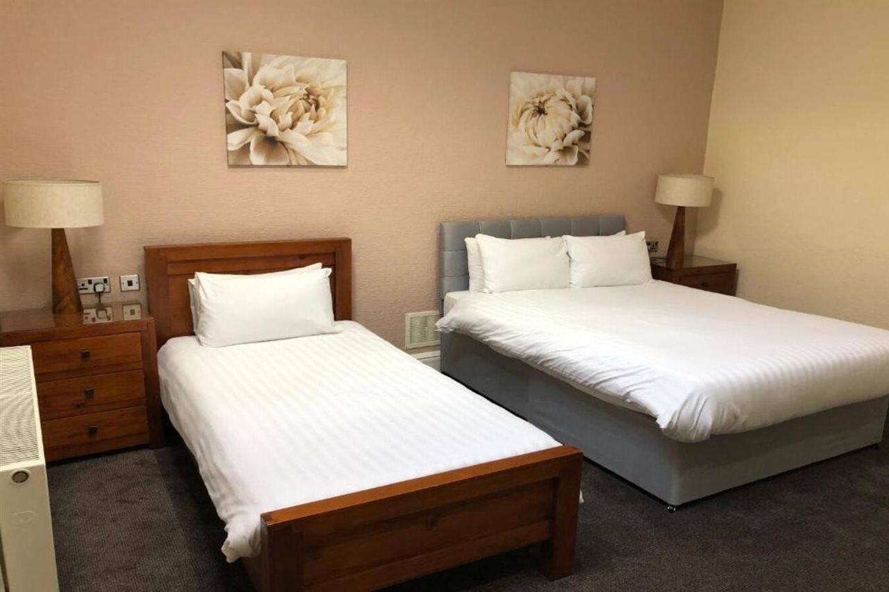Oyo Douglas Hotel Kilmarnock Bagian luar foto
