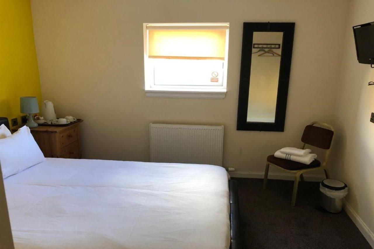 Oyo Douglas Hotel Kilmarnock Bagian luar foto
