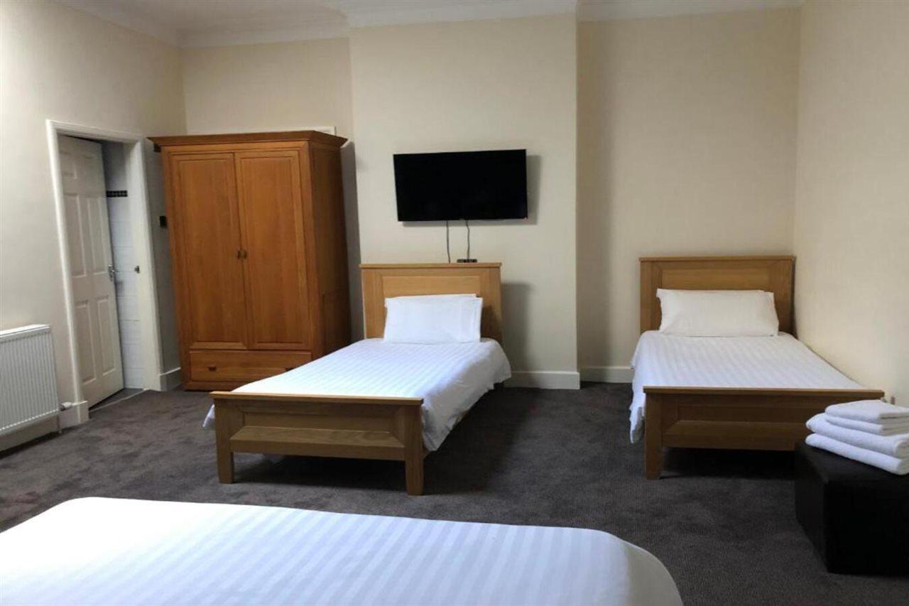 Oyo Douglas Hotel Kilmarnock Bagian luar foto