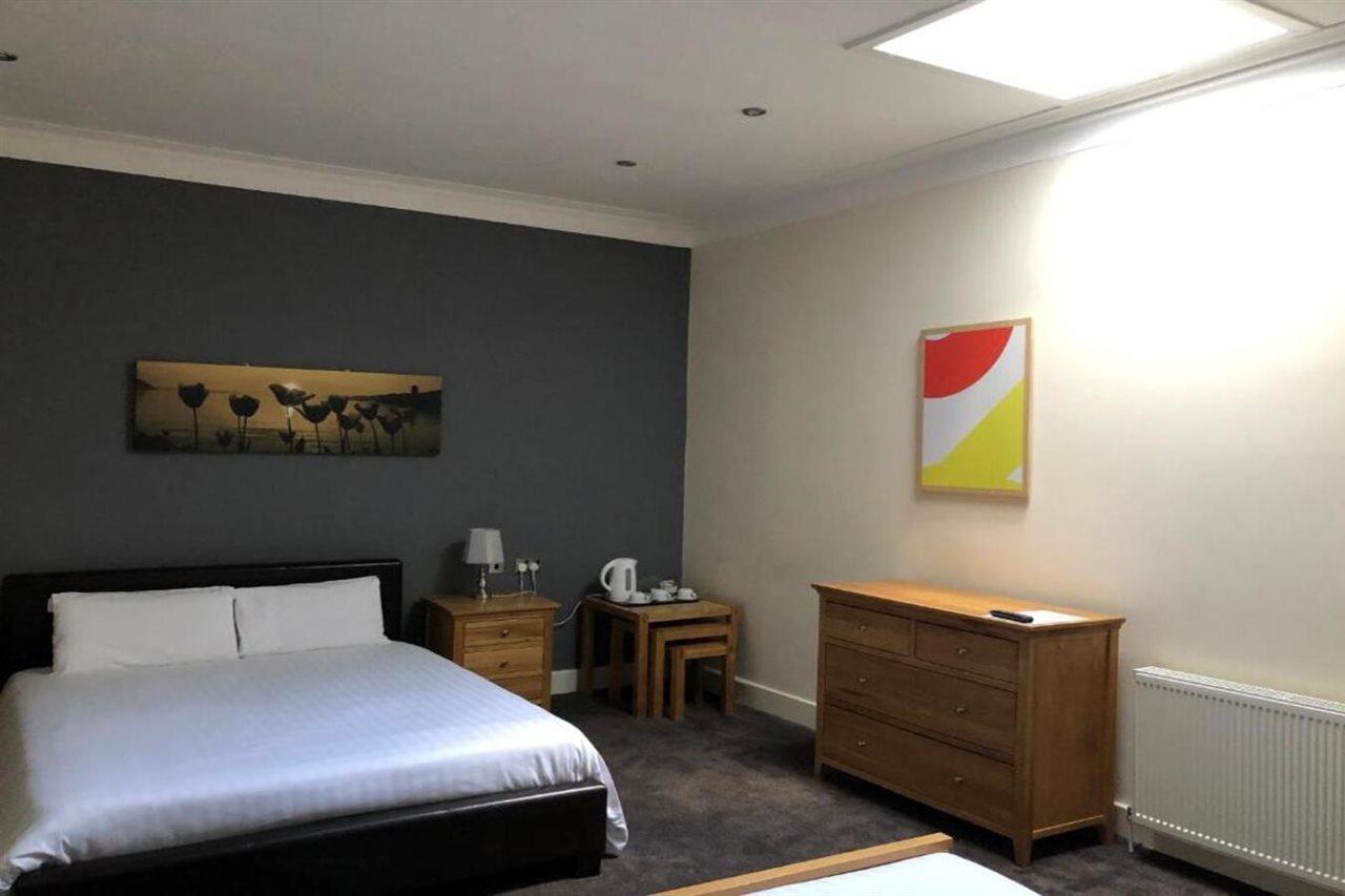 Oyo Douglas Hotel Kilmarnock Bagian luar foto