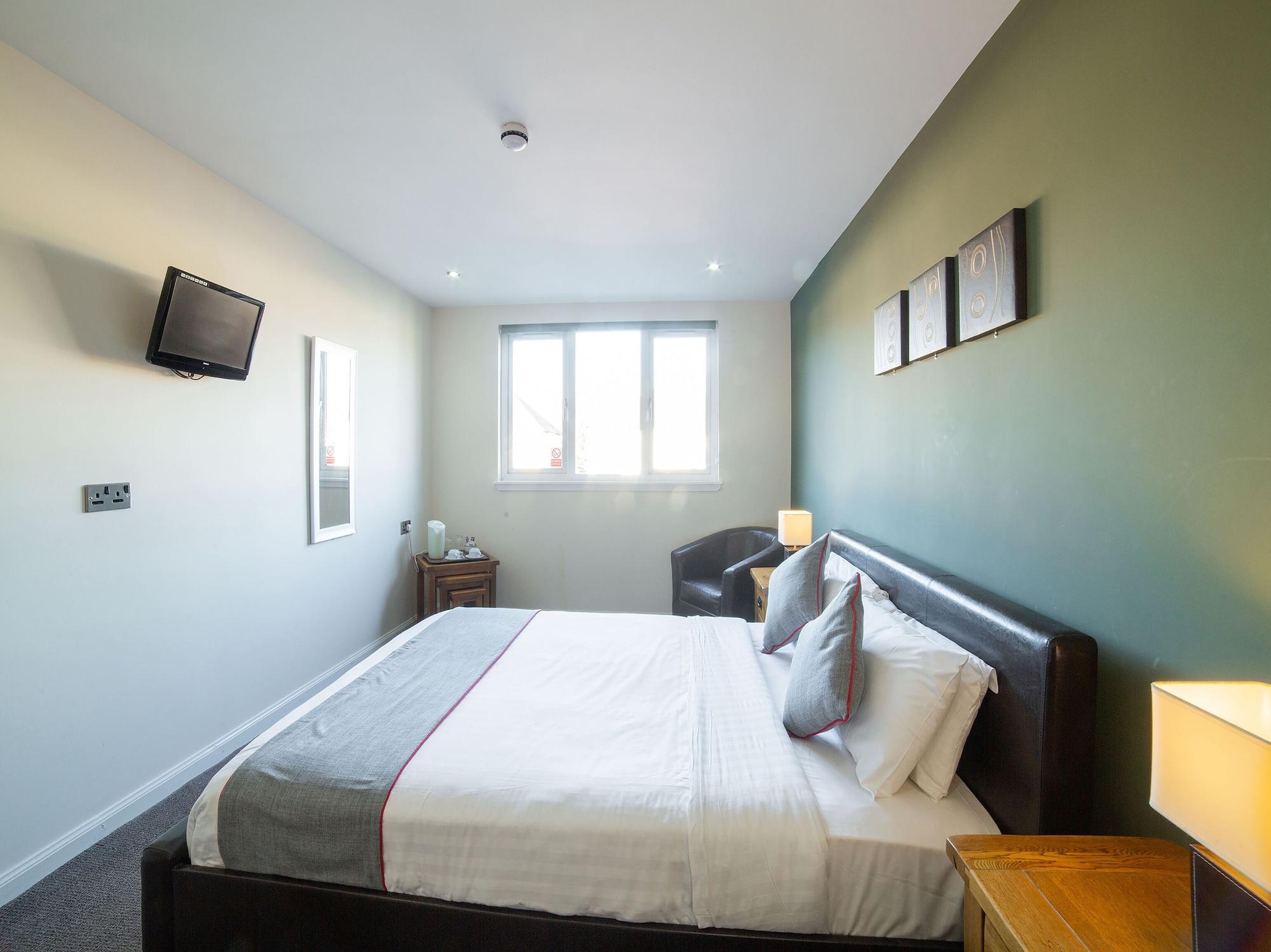 Oyo Douglas Hotel Kilmarnock Bagian luar foto