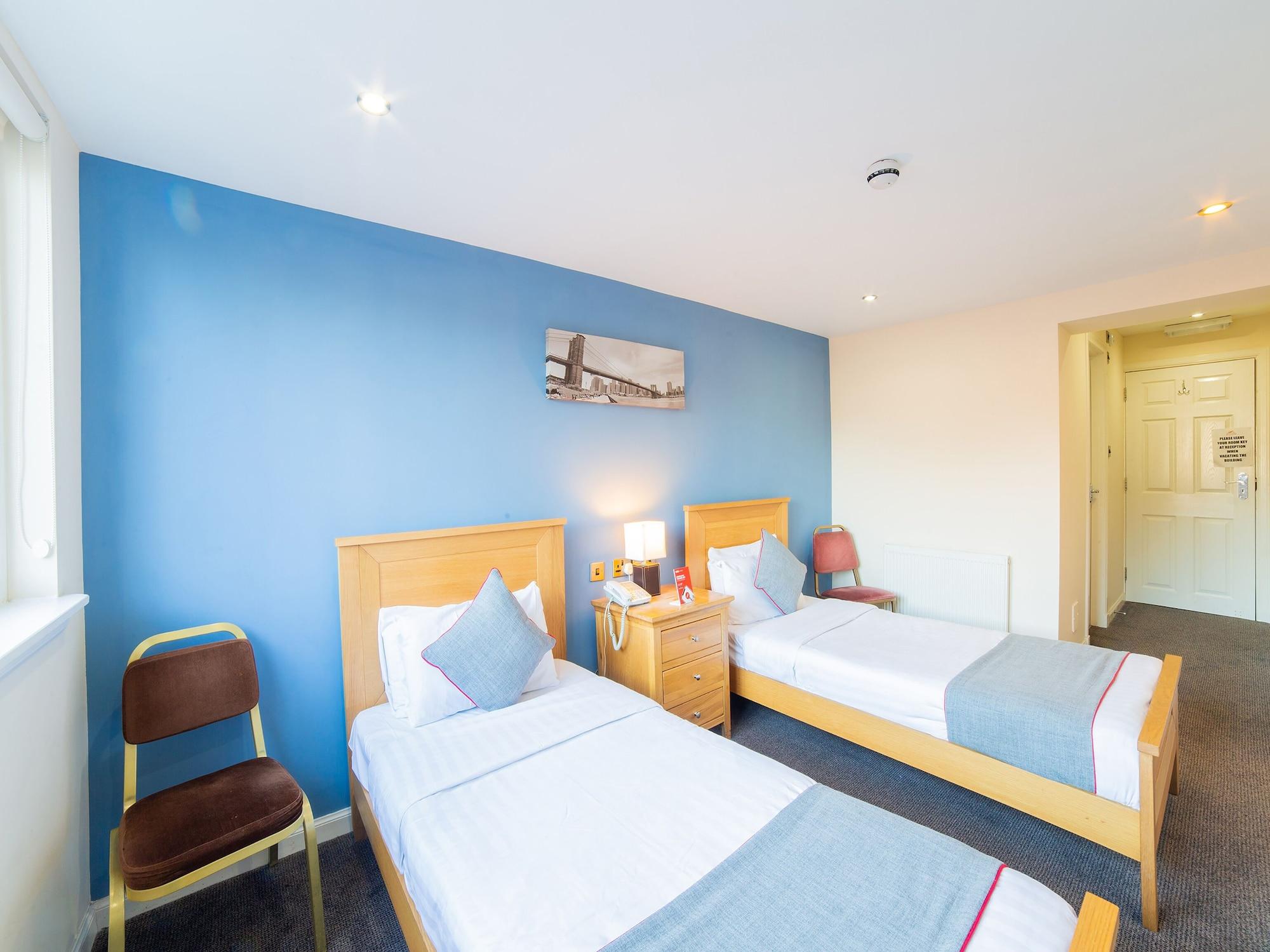 Oyo Douglas Hotel Kilmarnock Bagian luar foto