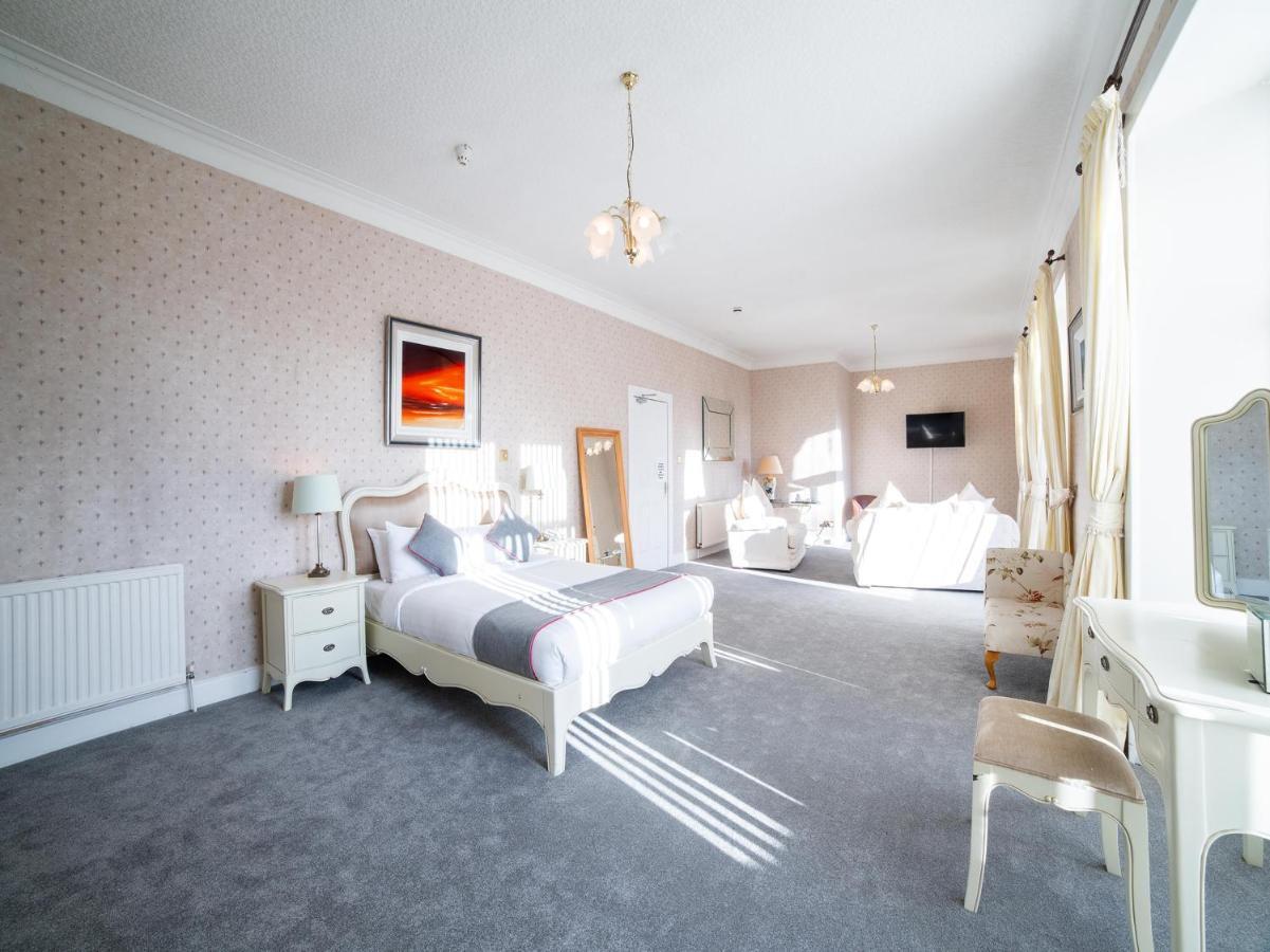 Oyo Douglas Hotel Kilmarnock Bagian luar foto