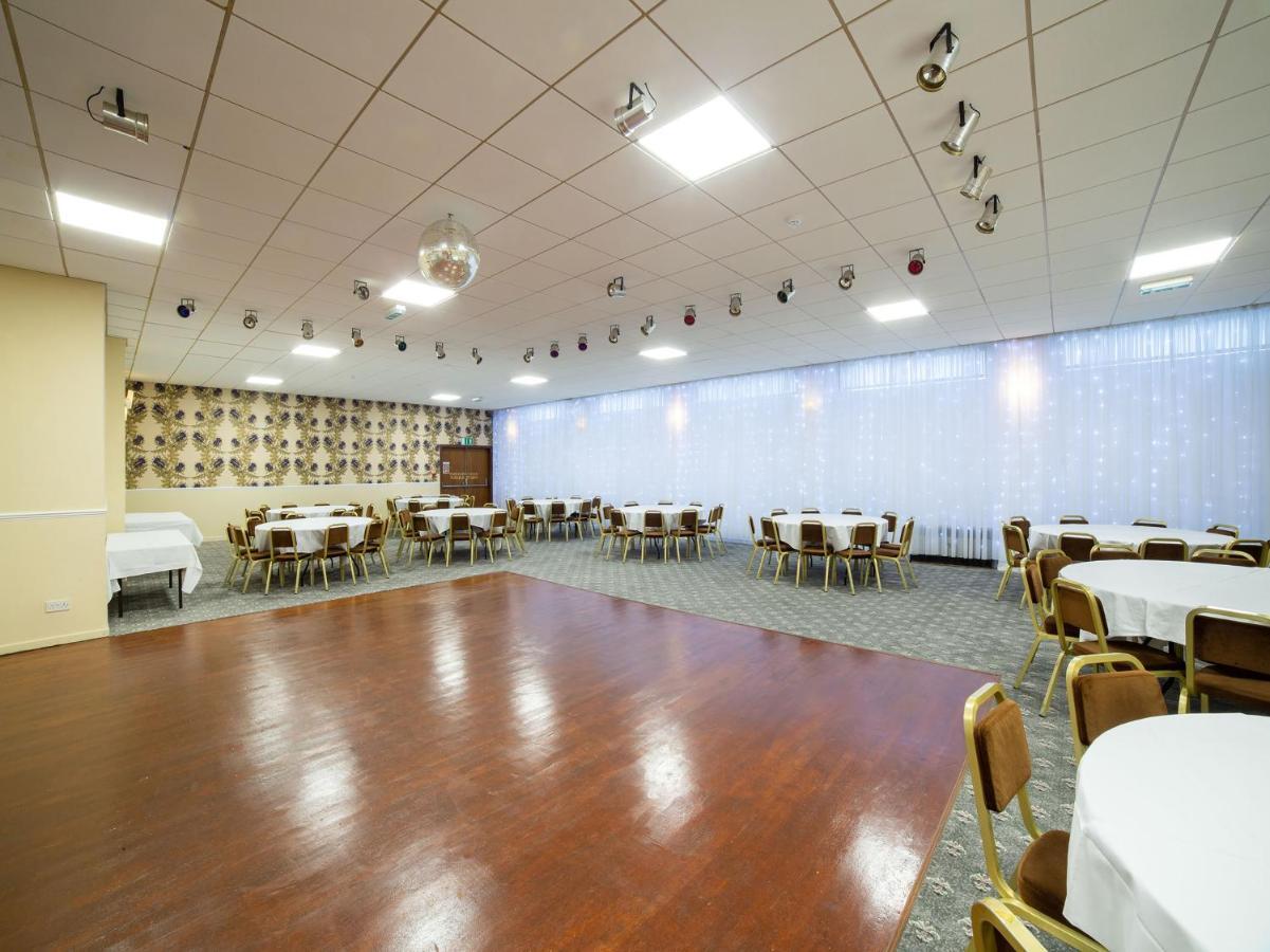 Oyo Douglas Hotel Kilmarnock Bagian luar foto