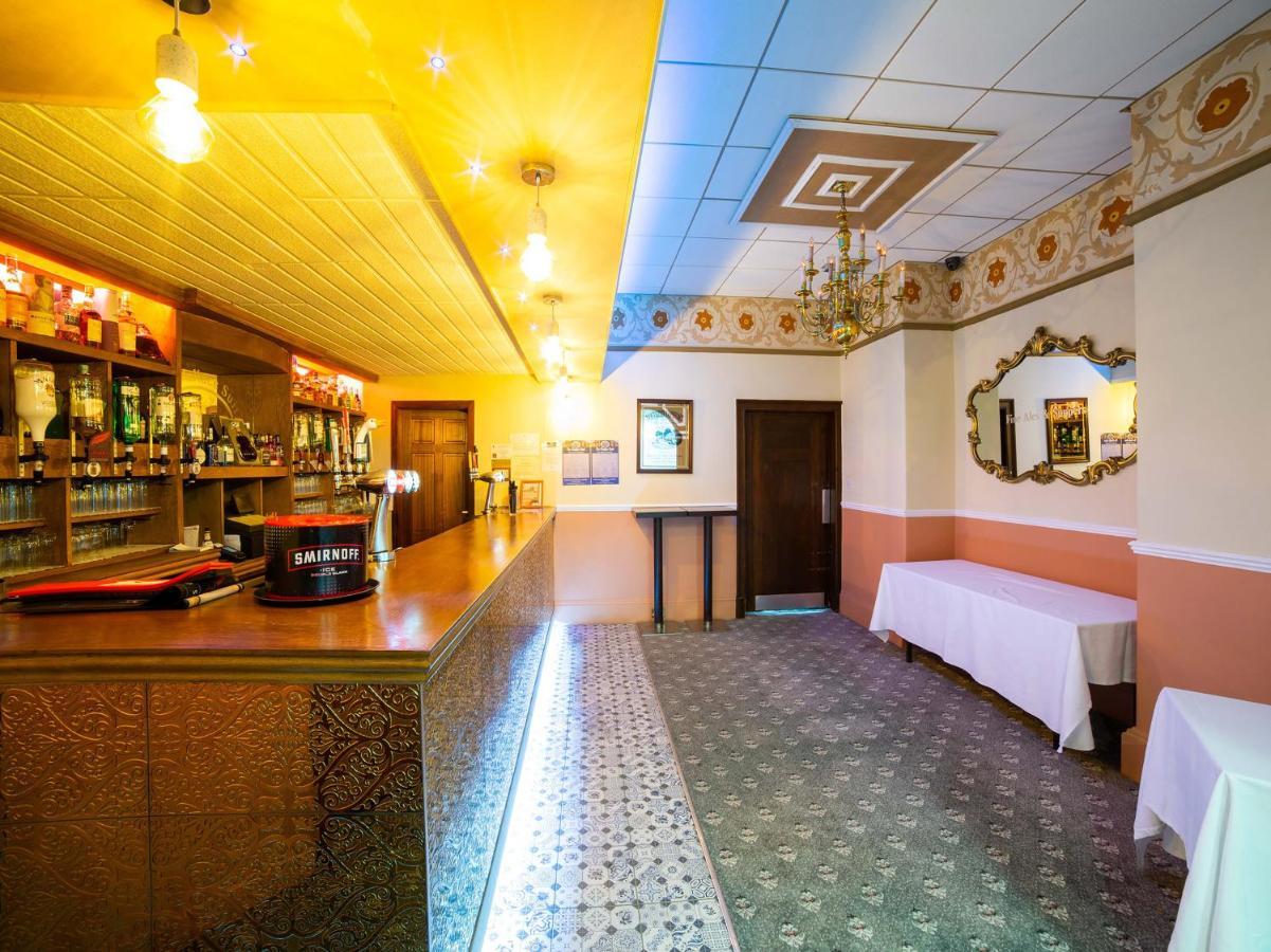 Oyo Douglas Hotel Kilmarnock Bagian luar foto
