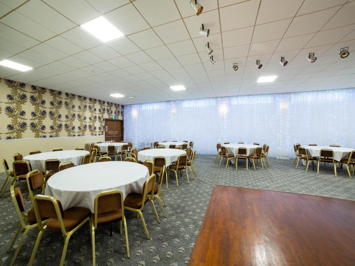 Oyo Douglas Hotel Kilmarnock Bagian luar foto